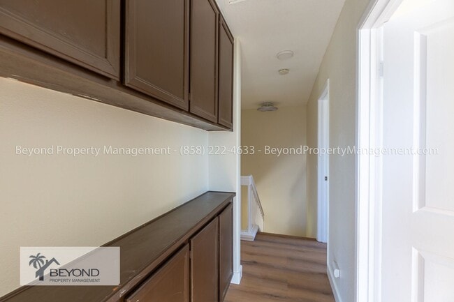 Building Photo - *** HIGHLY DESIRED 3BED/2.5BATH  HILLSBORO...