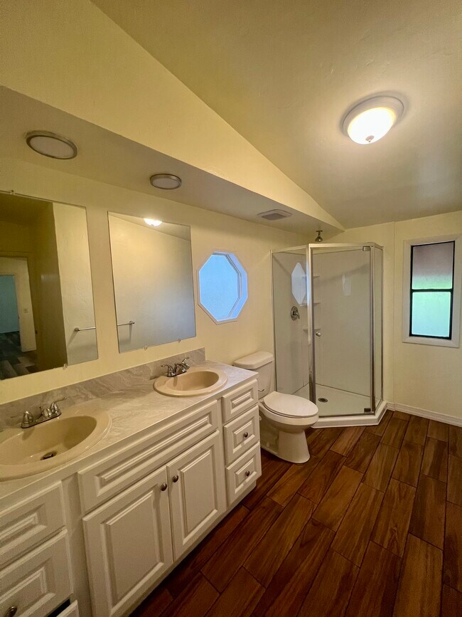 Building Photo - 4741 Rustic Ct E