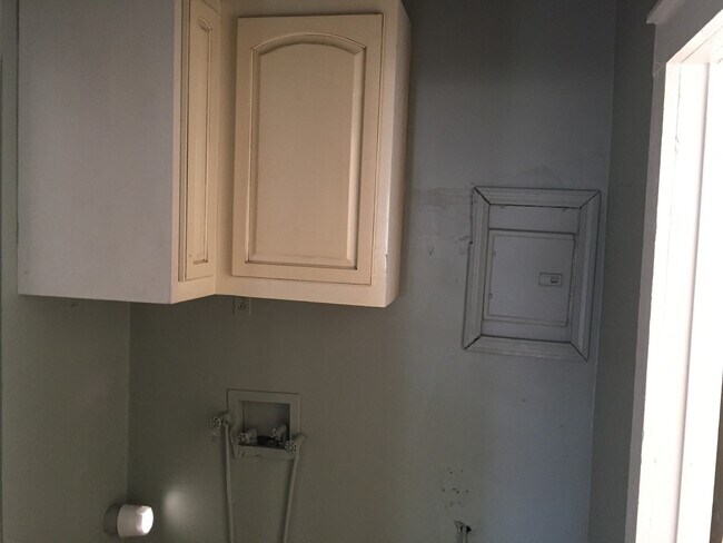 Building Photo - **AVAILABLE NOW**2 or 3 Bedroom / 1 Bathroom Home for Rent in Columbus, GA***