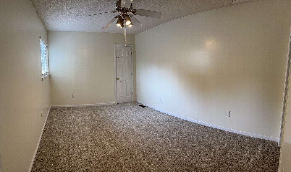 Building Photo - 21 Maplecrest Dr