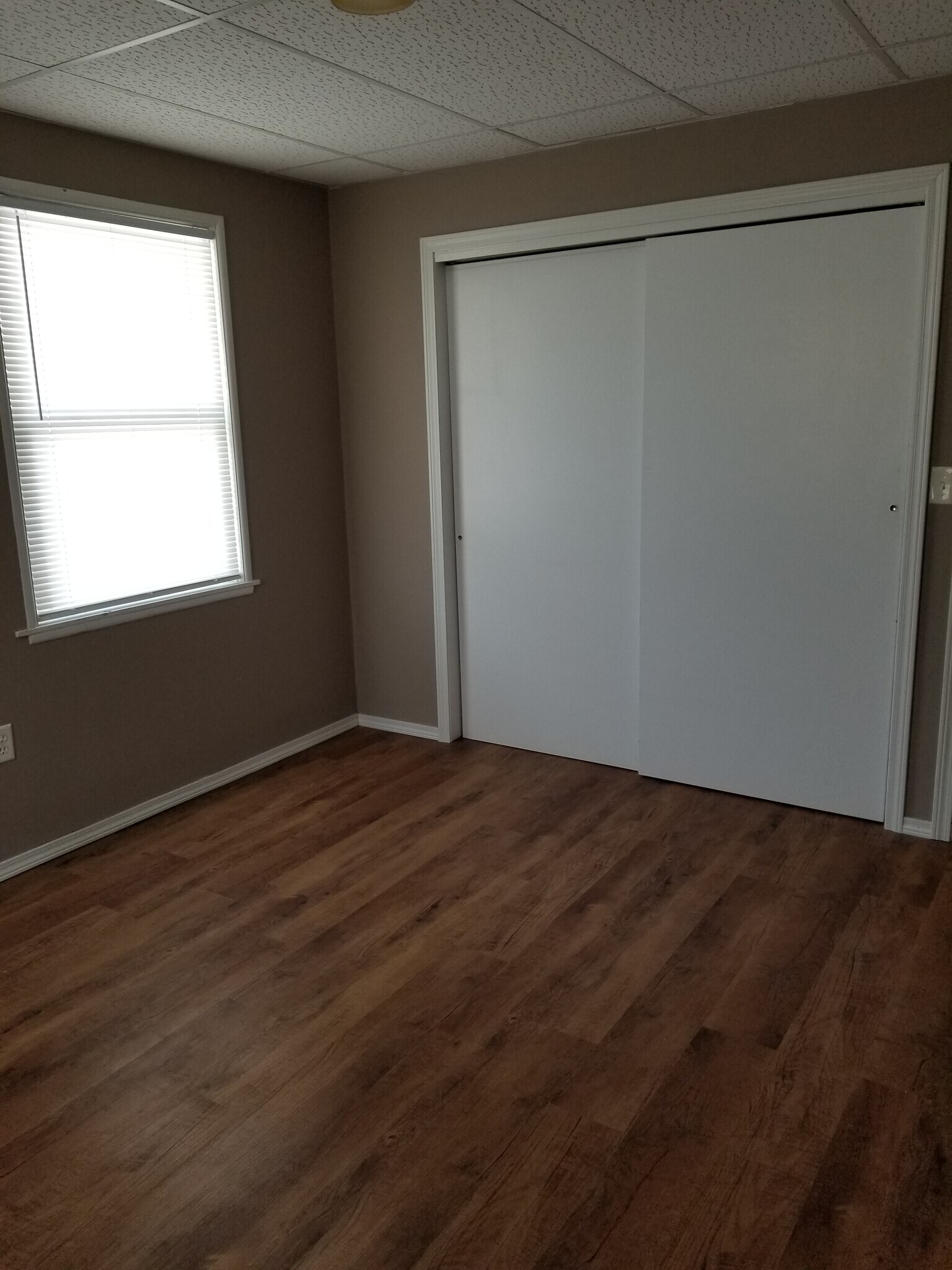 Bedroom - 410 W Webster St