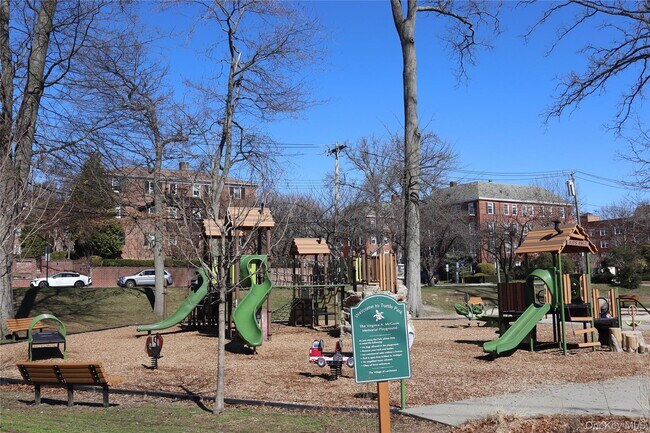 Building Photo - 14 Bonnett Ave