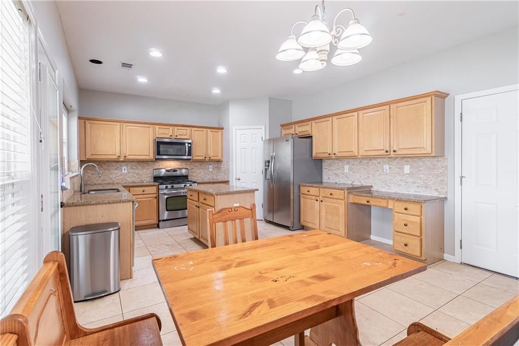 Building Photo - 230 Albrighton Ct