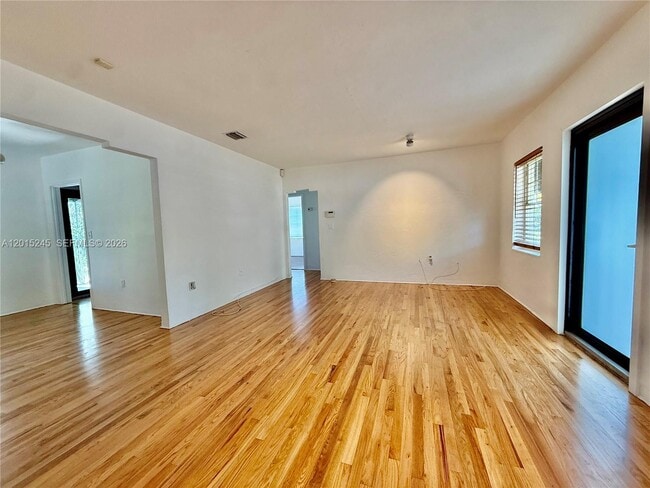 Building Photo - 2321 SW 31st Ave