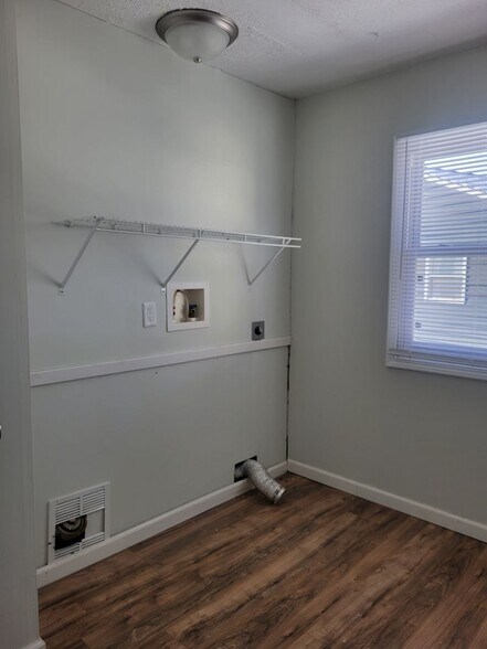 Building Photo - 4440 Saint Ann Ln