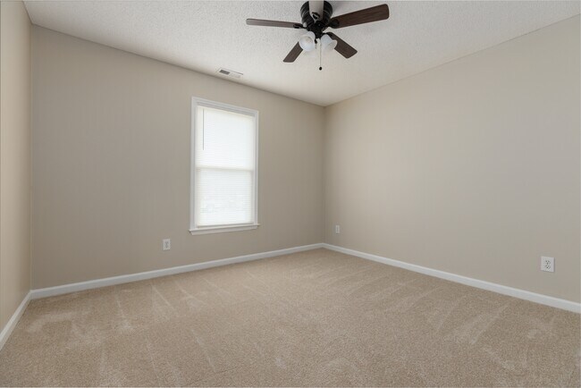 Building Photo - 102 Bordeaux Ln