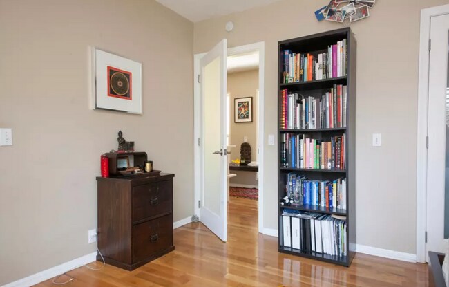 MASTER KING BEDROOM - 8101 Gould Ave