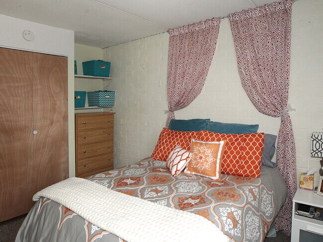 Building Photo - 505 S Busey Ave