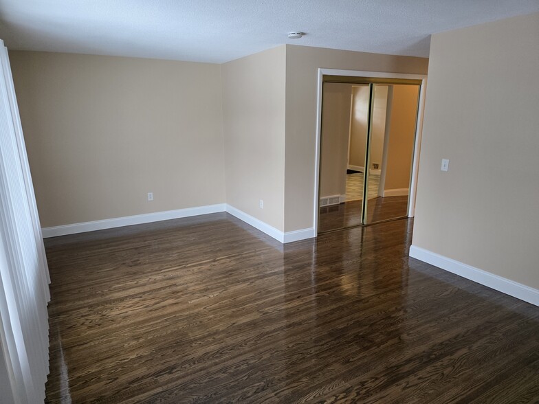 Building Photo - 65 Valley St