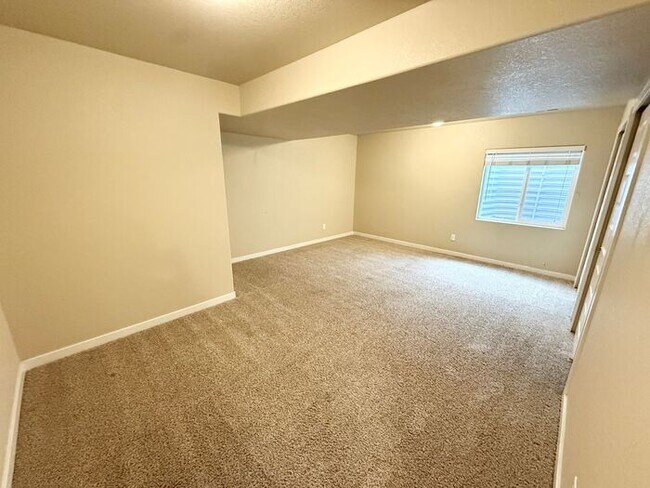 Building Photo - Beautifully Maintained 5 Bed, 3 Bath Home in Loveland!
