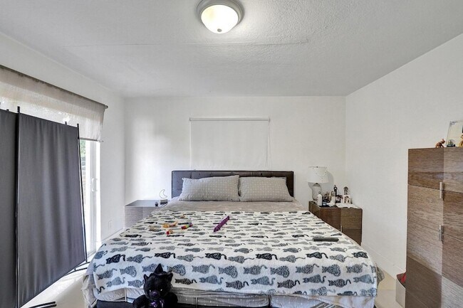 Building Photo - 3322 McKinley St