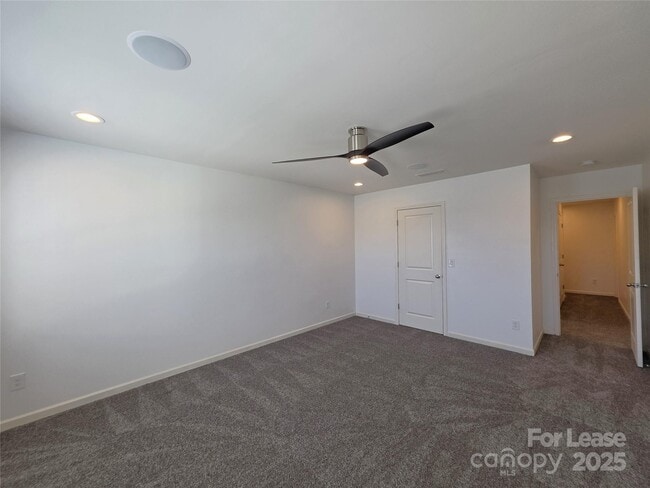 Building Photo - 150 Pin Oak Ct
