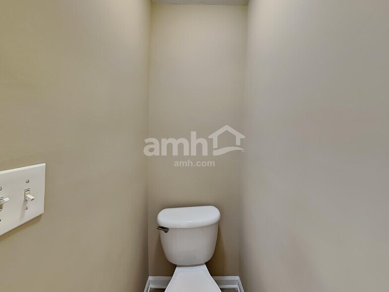 Building Photo - 1351 Tumblerock Ct