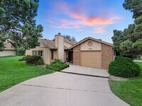 Building Photo - 1470 Vondelpark Dr