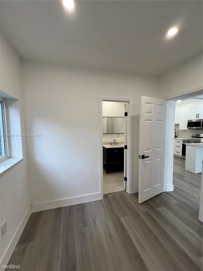 Building Photo - 3 br, 2.5 bath House - 5511 NW 1st Ave # 5511