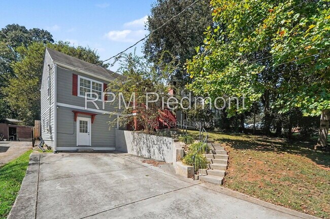 Building Photo - 1231 Stoneybrook Dr SE