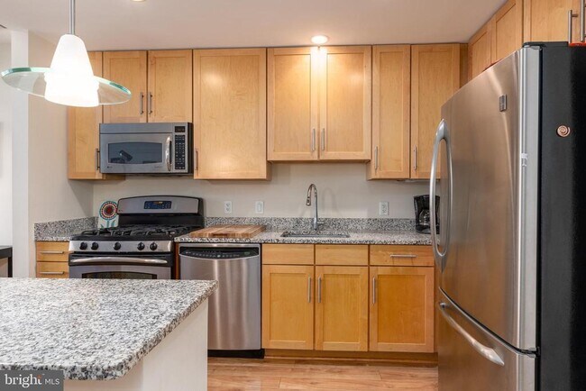 Building Photo - 525 N Fayette St