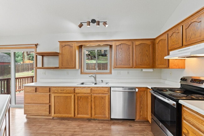 Building Photo - Rare Woodland Park Rental with RV Parking,...