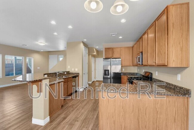 Building Photo - 1201 N Warm Springs Trail