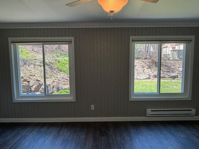Building Photo - Available NOW! Gorgeous 3BR/2 BA Unit in Hastings!