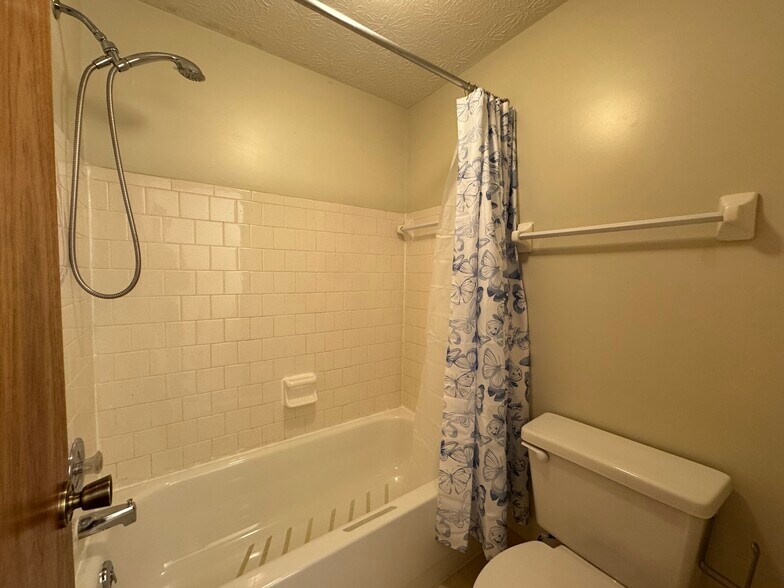 Building Photo - 307 Cross Wind Dr
