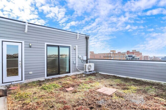 Building Photo - 2812 Georgia Ave NW