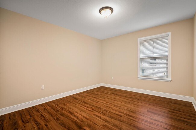 Building Photo - WEST FAIRHOPE IN HUNTINGTON WOODS