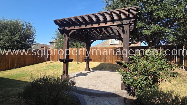 Building Photo - 525 Bamborough Dr