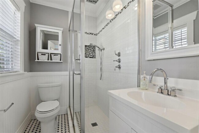 Building Photo - 157 9th Ave N