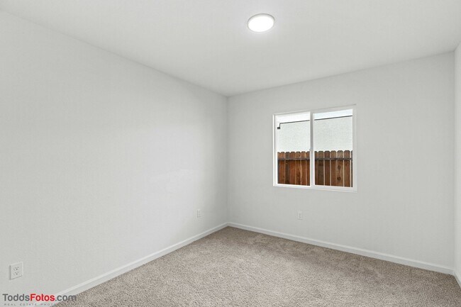 Building Photo - **** MOVE IN SPECIAL- 1/2 OFF FIRST MONTH RENT ****