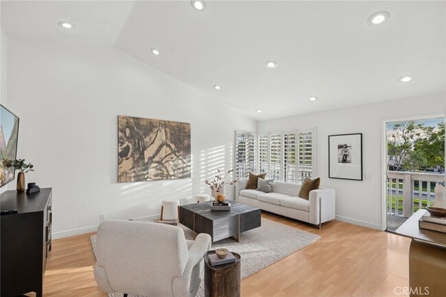 Building Photo - 127 Huntington