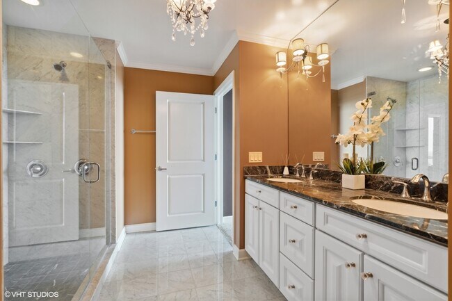 Building Photo - 1629 S Prairie Ave