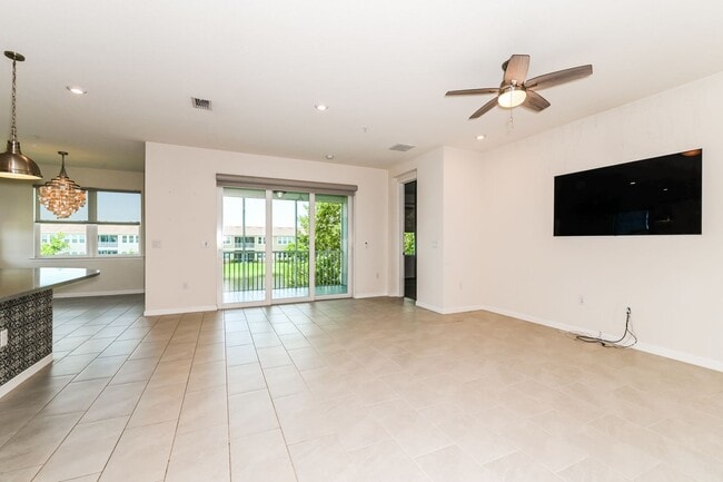 Building Photo - *** Bayshore 3 bed 2 bath *** Resort-Style Amenities and Pet friendly ***