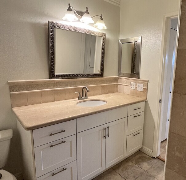 Building Photo - 552 N Bellflower Blvd