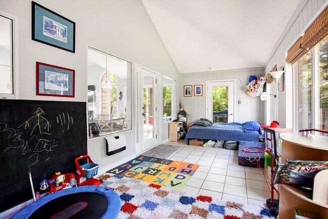 Building Photo - FURNISHED Coastal Retreat Near Wrightsville Beach in Desirable Masonboro Neighborhood