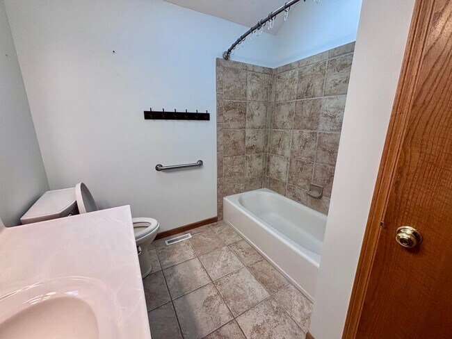 Building Photo - 16306 Lafayette Ave