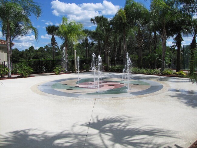 Building Photo - Spacious 3/2 Condo in the Gated Oakwater Community with Single Car Garage!