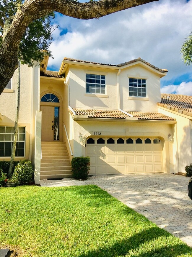 Building Photo - Golf  Pool Beach Sports Lovers Paradise 3/2.5