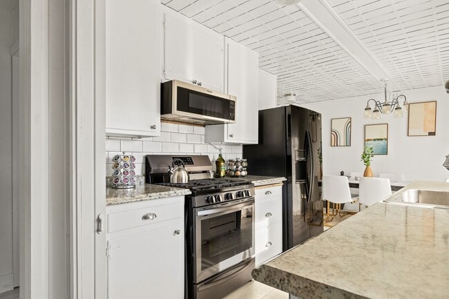 Building Photo - Lake-View 4BR Cabin with Dual Decks in Faw...