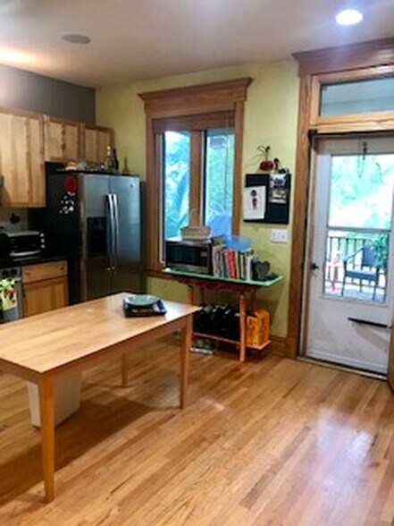 Kitchen - 1843 W Waveland Ave