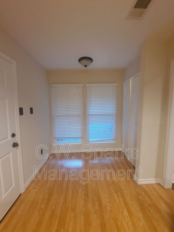 Building Photo - 3025 Westforest Dr
