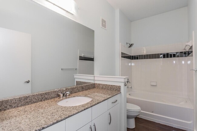 Building Photo - Texas & Pacific (T&P) Loft with stunning downtown views!