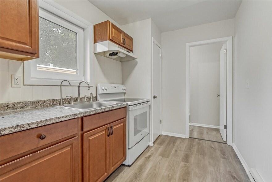 Kitchen - 16 US Highway 206