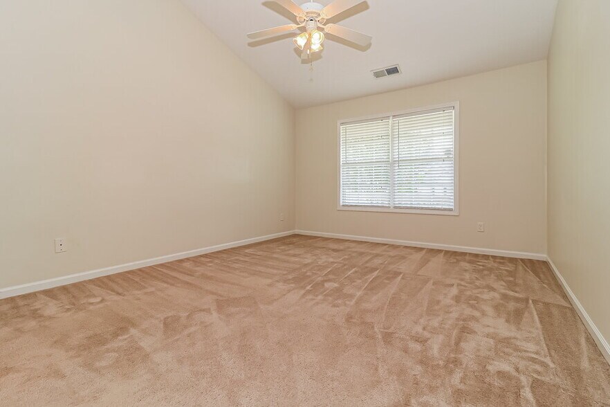 Building Photo - 215 Overlook Dr