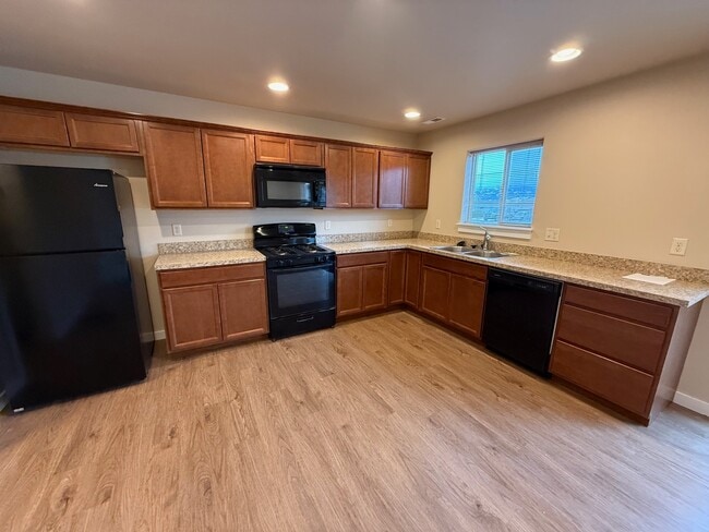Building Photo - 1188 Forest Glen Dr