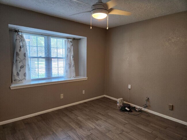 Building Photo - 2322 Deer Valley Dr