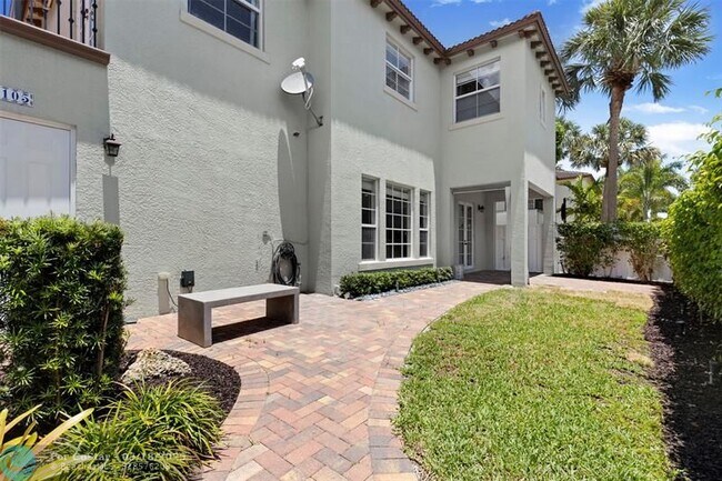 Building Photo - 105 Via Floresta Dr
