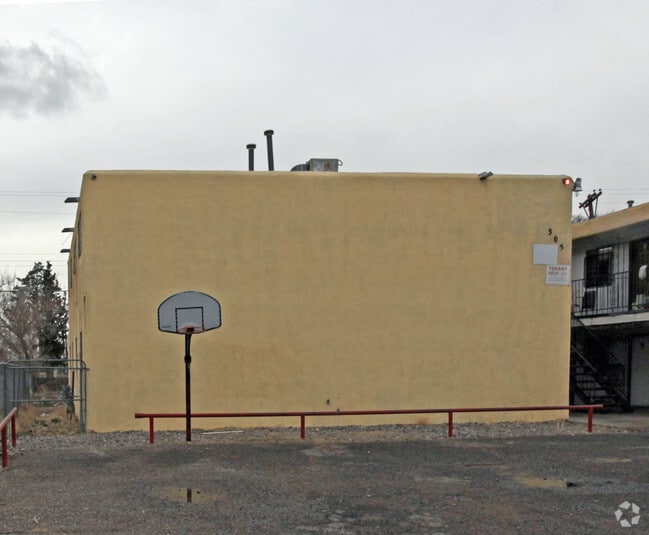 Building Photo - 301-305 Rhode Island St SE
