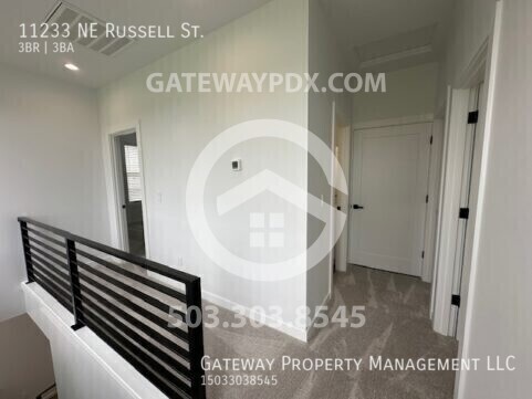 Building Photo - 11233 NE Russell St
