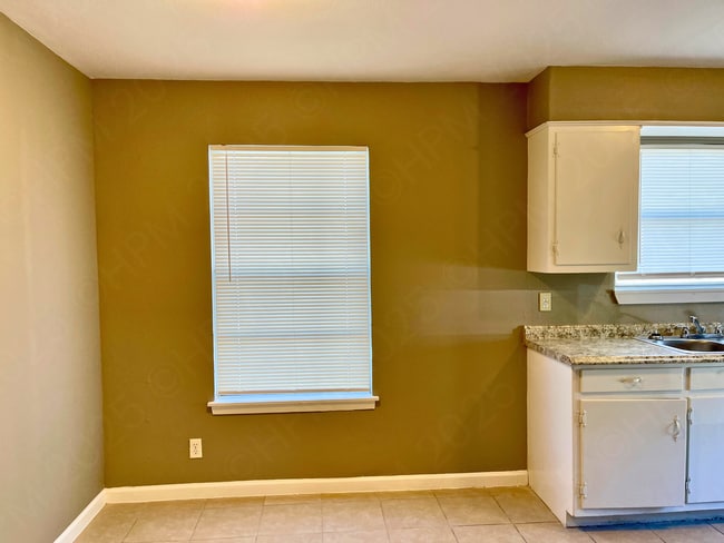 Building Photo - Edgebrook